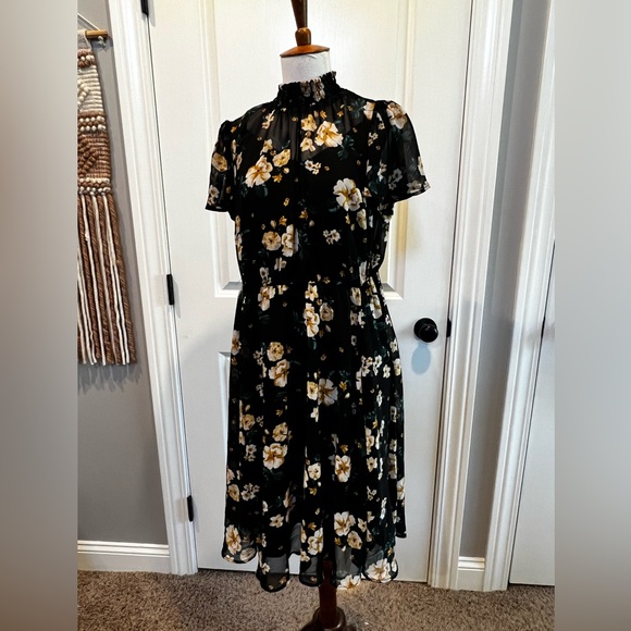 Torrid mini Chiffon Smocked Dress black floral sz 00 (equals size medium or 10) - Picture 5 of 12